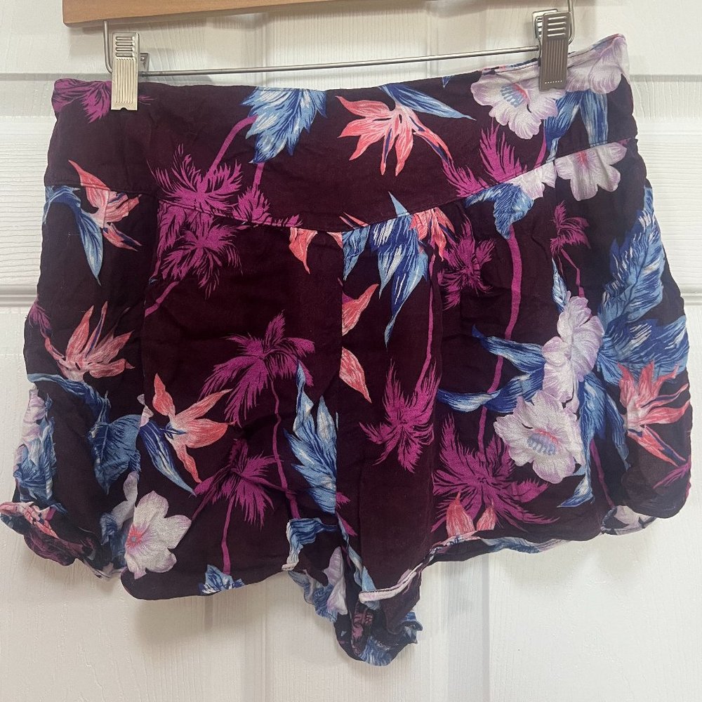 American Eagle Floral Flowy Shorts